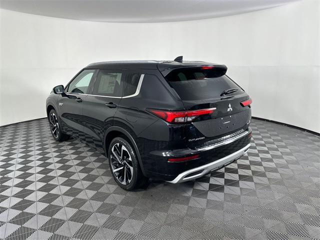Photo of 2025 Labrador Black Pearl Mitsubishi Outlander PHEV