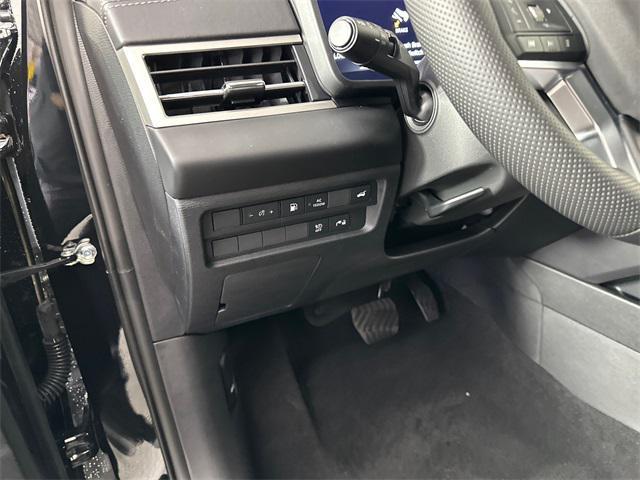 Photo of 2025 Labrador Black Pearl Mitsubishi Outlander PHEV