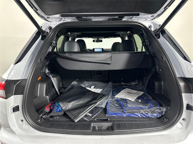 Photo of 2025 White Diamond Mitsubishi Outlander PHEV