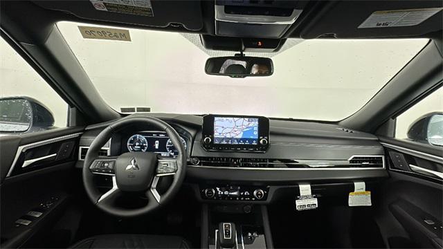 Photo of 2025 White Diamond Mitsubishi Outlander PHEV