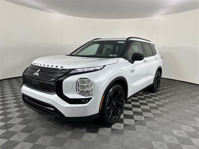 Photo of 2025 White Diamond Mitsubishi Outlander PHEV