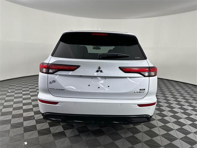 Photo of 2025 White Diamond Mitsubishi Outlander PHEV