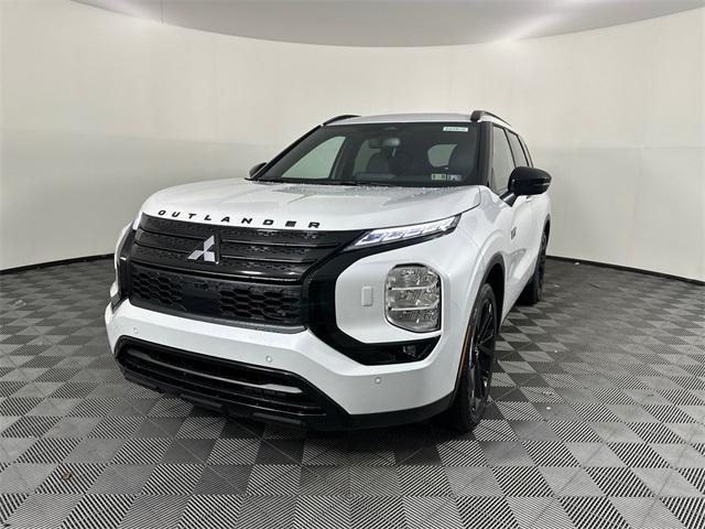 Photo of 2025 White Diamond Mitsubishi Outlander PHEV