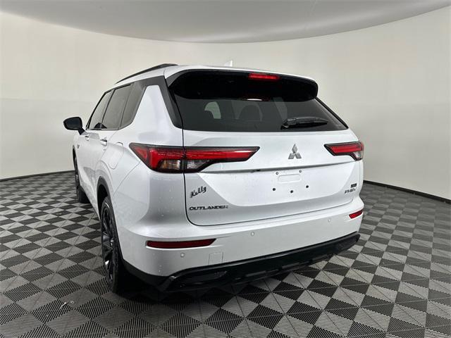 Photo of 2025 White Diamond Mitsubishi Outlander PHEV