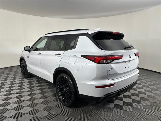 Photo of 2025 White Diamond Mitsubishi Outlander PHEV
