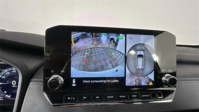 Photo of 2025 White Diamond Mitsubishi Outlander PHEV
