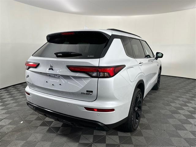 Photo of 2025 White Diamond Mitsubishi Outlander PHEV