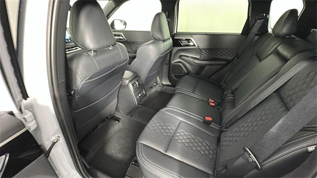 Photo of 2025 White Diamond Mitsubishi Outlander PHEV