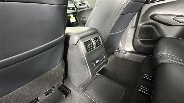 Photo of 2025 White Diamond Mitsubishi Outlander PHEV