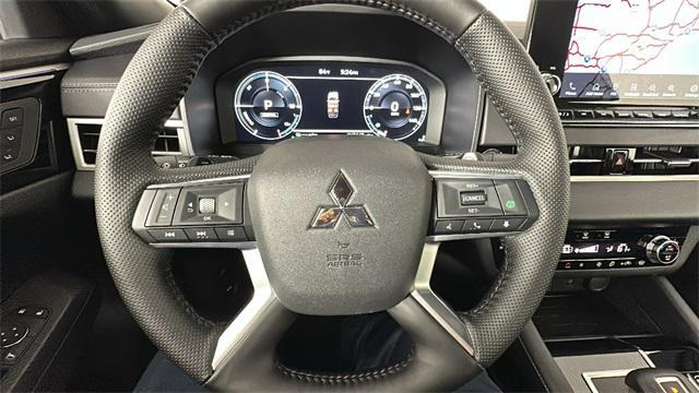 Photo of 2025 White Diamond Mitsubishi Outlander PHEV