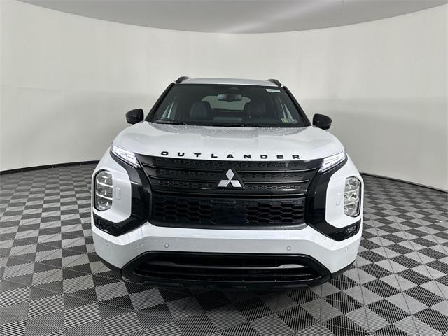 Photo of 2025 White Diamond Mitsubishi Outlander PHEV
