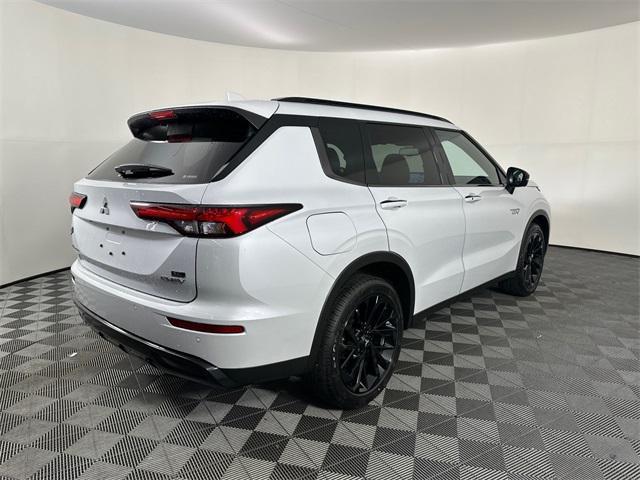 Photo of 2025 White Diamond Mitsubishi Outlander PHEV