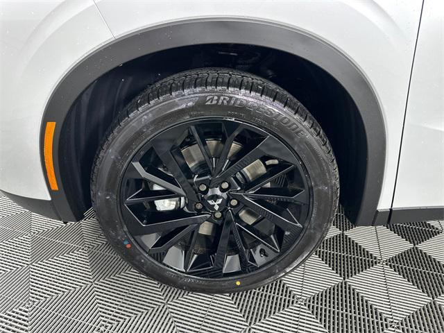 Photo of 2025 White Diamond Mitsubishi Outlander PHEV