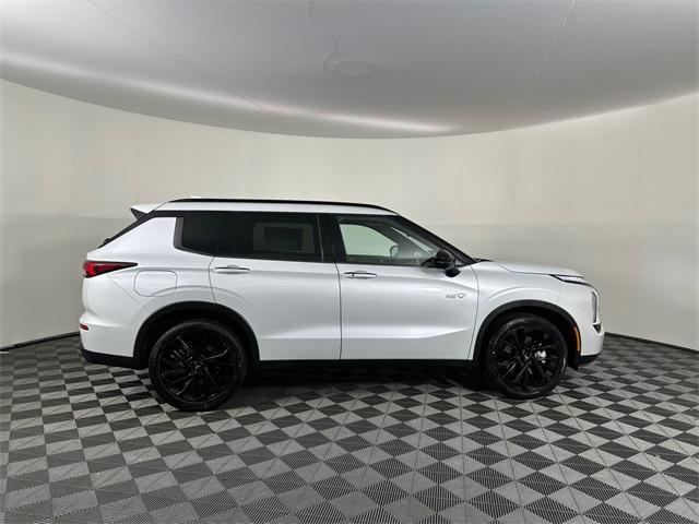 Photo of 2025 White Diamond Mitsubishi Outlander PHEV