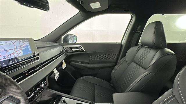 Photo of 2025 White Diamond Mitsubishi Outlander PHEV