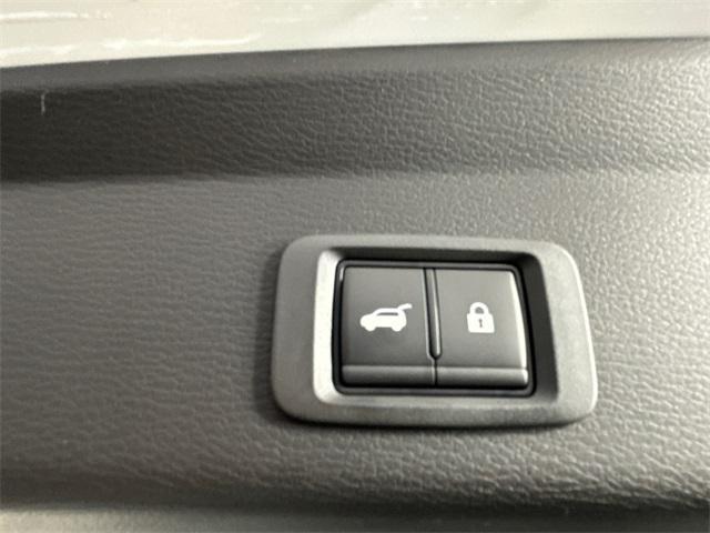 Photo of 2025 White Diamond Mitsubishi Outlander PHEV