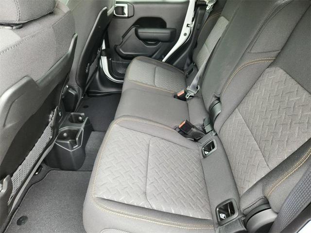 Photo of 2025 Bright White Clearcoat Jeep Gladiator