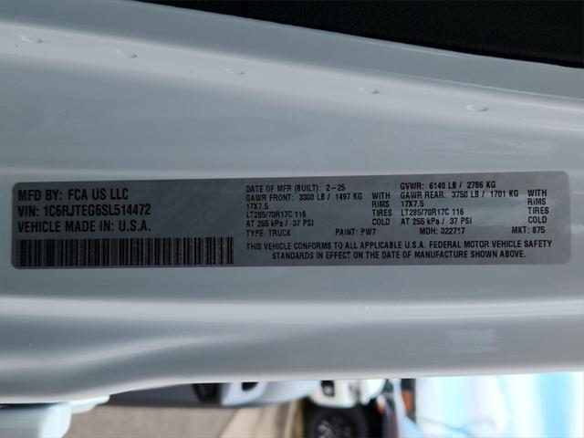 Photo of 2025 Bright White Clearcoat Jeep Gladiator