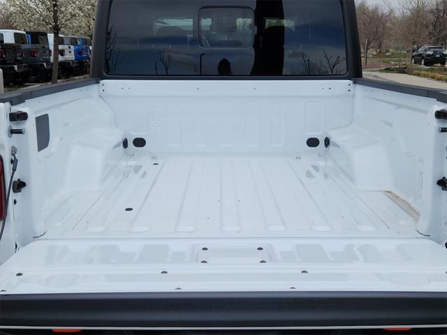 Photo of 2025 Bright White Clearcoat Jeep Gladiator