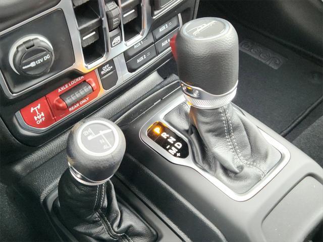 Photo of 2025 Bright White Clearcoat Jeep Gladiator