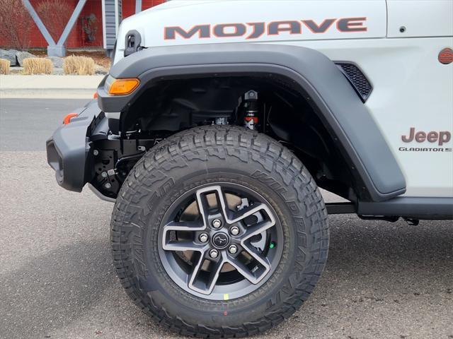 Photo of 2025 Bright White Clearcoat Jeep Gladiator
