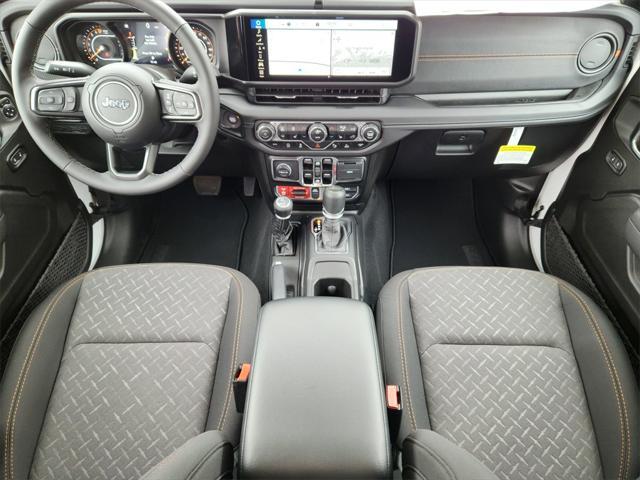 Photo of 2025 Bright White Clearcoat Jeep Gladiator