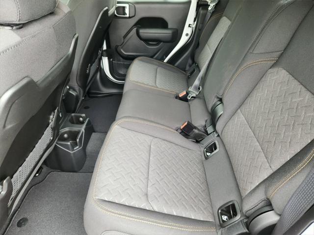 Photo of 2025 Bright White Clearcoat Jeep Gladiator
