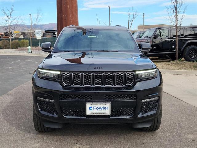Photo of 2025 Diamond Black Crystal Pearlcoat Jeep Grand Cherokee L