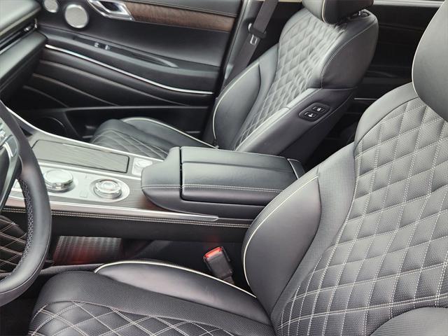 Photo of 2024 Vik Black Genesis GV80