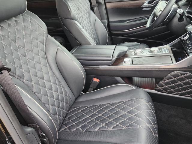 Photo of 2024 Vik Black Genesis GV80