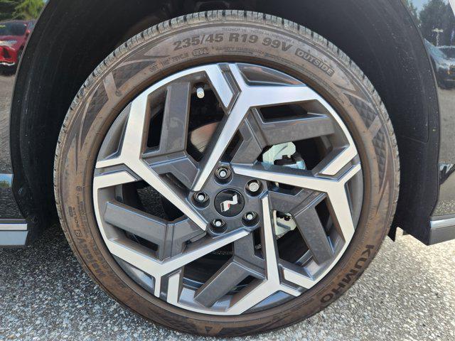 Photo of 2024 Abyss Black Pearl Hyundai KONA