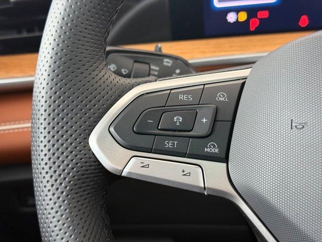 Photo of 2025 Avocado Green w/Deep Black Roof Volkswagen Tiguan