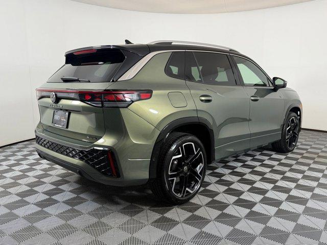 Photo of 2025 Avocado Green w/Deep Black Roof Volkswagen Tiguan