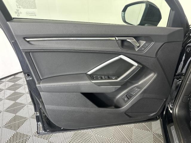 Photo of 2025 Mythos Black Metallic Audi Q3