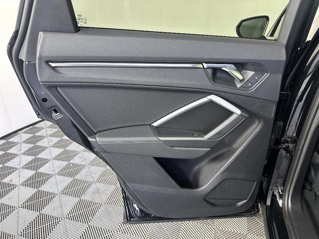 Photo of 2025 Mythos Black Metallic Audi Q3