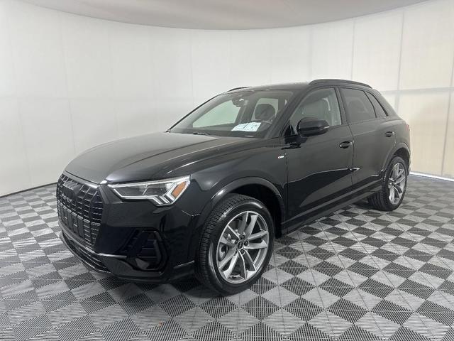 Photo of 2025 Mythos Black Metallic Audi Q3