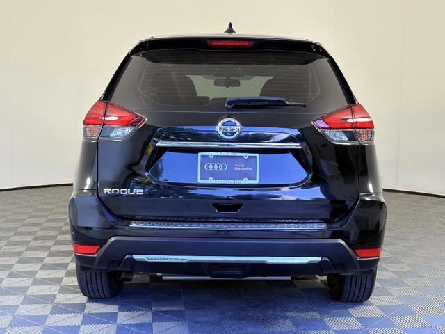 Photo of 2017 Magnetic Black Nissan Rogue