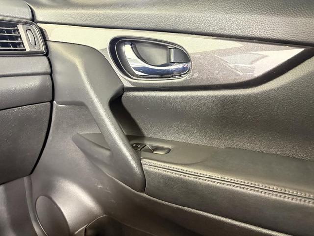 Photo of 2017 Magnetic Black Nissan Rogue