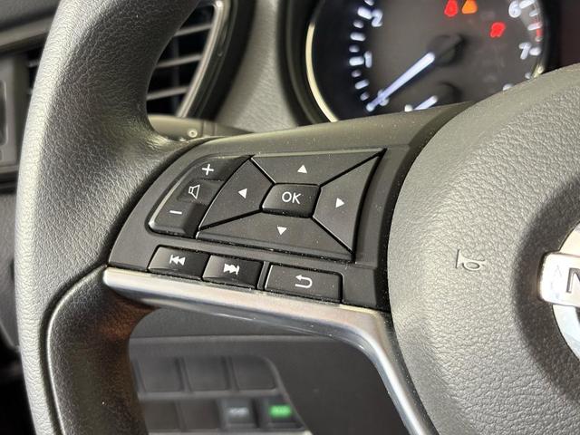 Photo of 2017 Magnetic Black Nissan Rogue