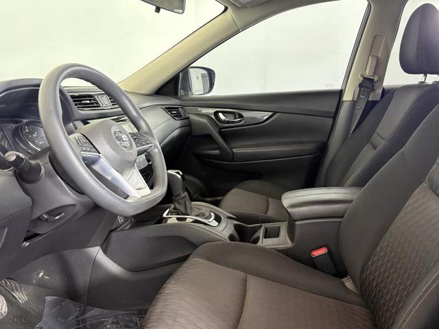 Photo of 2017 Magnetic Black Nissan Rogue