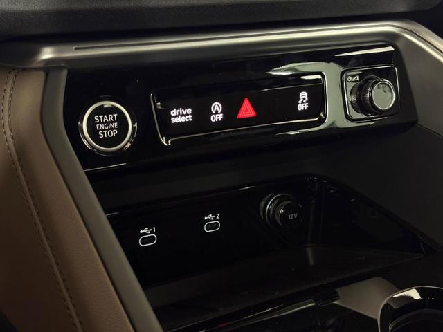 Photo of 2025 Glacier White Metallic Audi Q5