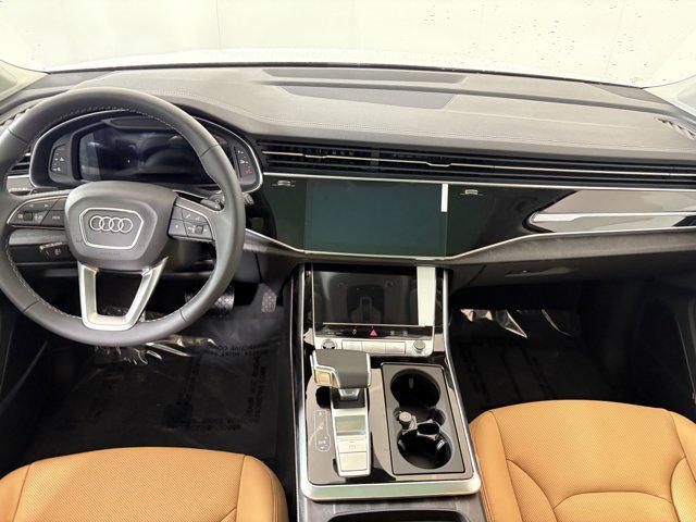 Photo of 2025 Glacier White Metallic Audi Q7