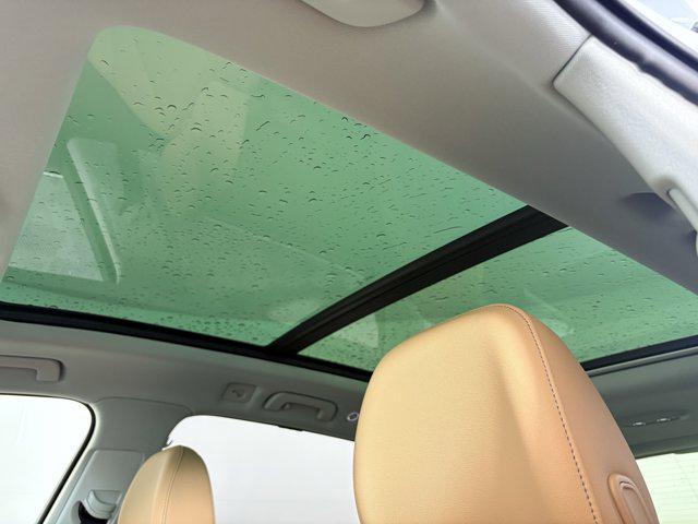 Photo of 2025 Glacier White Metallic Audi Q7