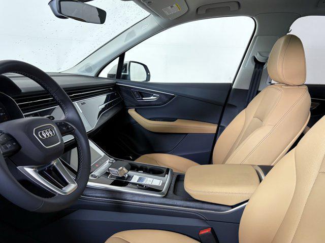 Photo of 2025 Glacier White Metallic Audi Q7
