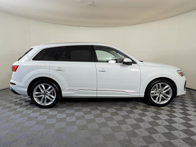 Photo of 2025 Glacier White Metallic Audi Q7