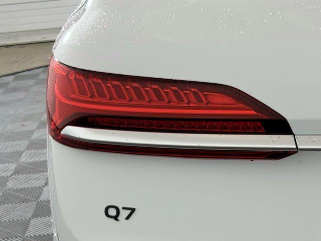 Photo of 2025 Glacier White Metallic Audi Q7