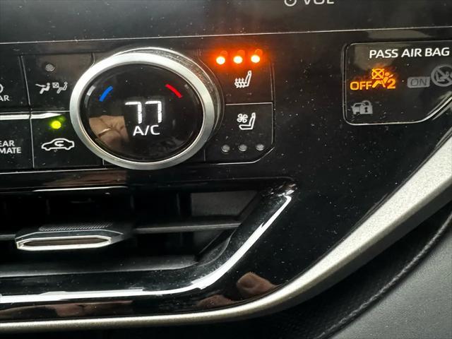 Photo of 2023 Celestial Silver Metallic Toyota Highlander Hybrid