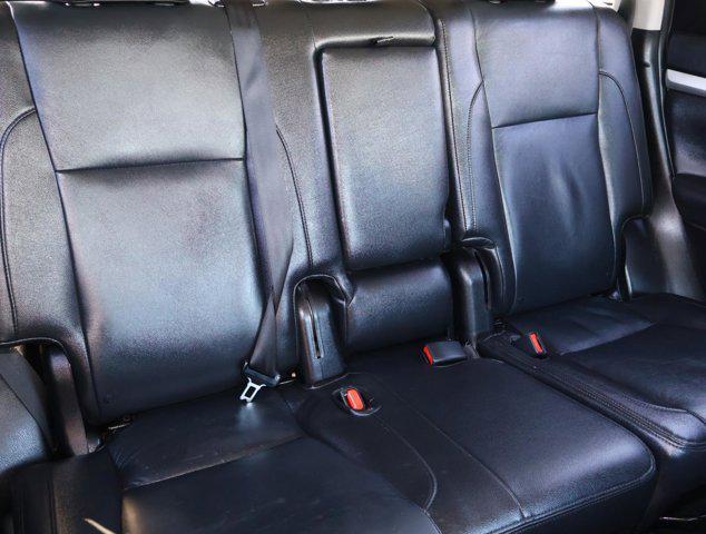 Photo of 2019 Blizzard Pearl Toyota Highlander