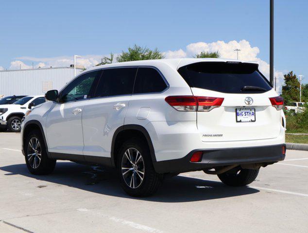 Photo of 2019 Blizzard Pearl Toyota Highlander