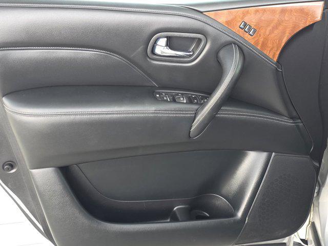 Photo of 2018 Liquid Platinum INFINITI QX80